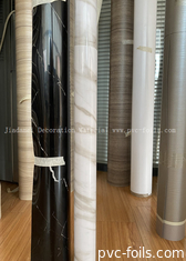 롤에 포장 된 새로운 대리석 디자인 표면 장식용 자착 PVC 필름
