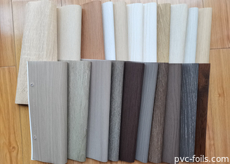 고품질의 목재 곡물 효과 PVC 가루 필름 문 프로파일