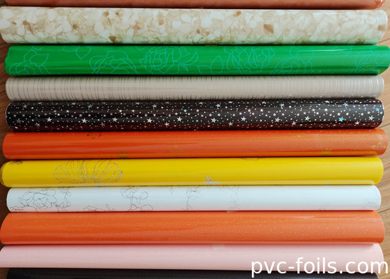 롤에 포장 된 고 광택 화려한 가구 장식용 자착성 PVC 필름