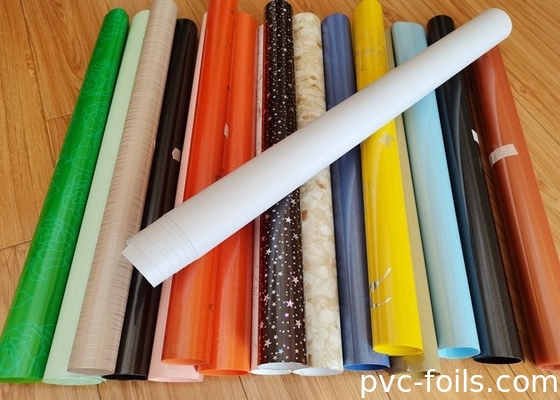 롤에 포장 된 고 광택 화려한 가구 장식용 자착성 PVC 필름