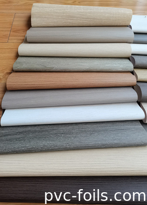 고품질의 목재 곡물 효과 PVC 가루 필름 문 프로파일